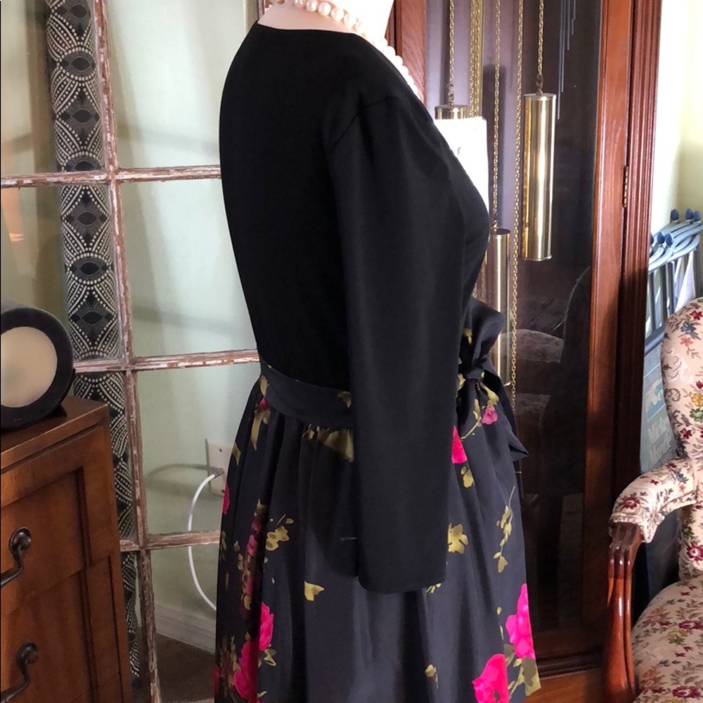 J PETERMAN FLORAL DRESS - Picture 4 of 8